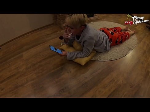 ❤️ Brjáluð ljóshærð sjúga risastóran pikk sýgur og skoppar á henni - endaþarmsmök Slúður á is.bestsexporno.ru ❌