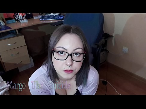 ❤️ Kynþokkafull stelpa með gleraugu sýgur dildó djúpt á myndavélinni Slúður á is.bestsexporno.ru ❌