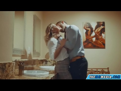 ❤️ Þegar busty ljóska tælir þig á almenningssalerni Slúður á is.bestsexporno.ru ❌